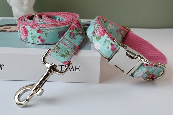 PERSONALIZZABILE - SET COLLARE PER CANI A FIORI AZZURRO E ROSA