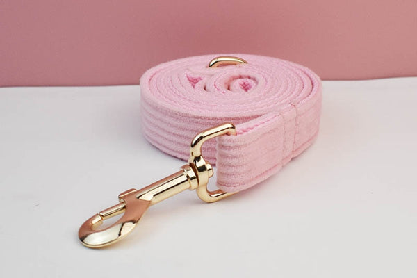 PERSONALIZZABILE - SET PETTORINA PER CANI IN VELLUTO ROSA CONFETTO A COSTE