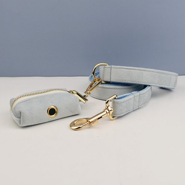 PERSONALIZZABILE - SET PETTORINA PER CANI IN VELLUTO BLU GHIACCIO